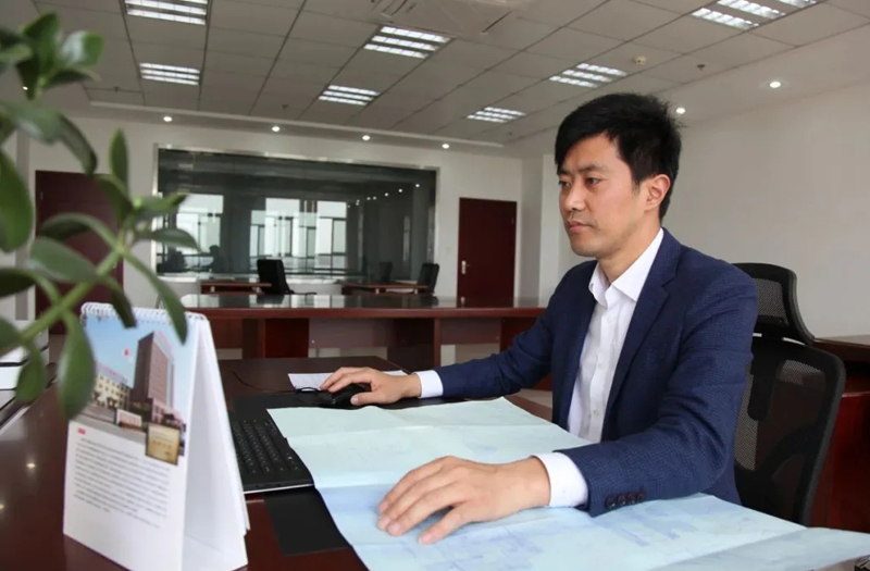 海安名匠丨江蘇鵬飛集團(tuán)股份有限公司設(shè)計(jì)中心主任，高級(jí)工程師、高級(jí)技師李曉平